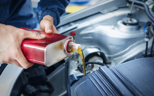 تأمين زيت محركات السيارات Automotive Engine Oil