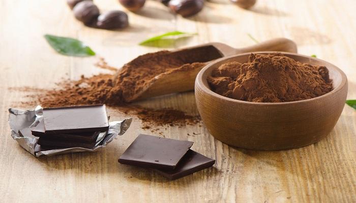 الفرق بين بودرة الكاكاو السوداء والعادية