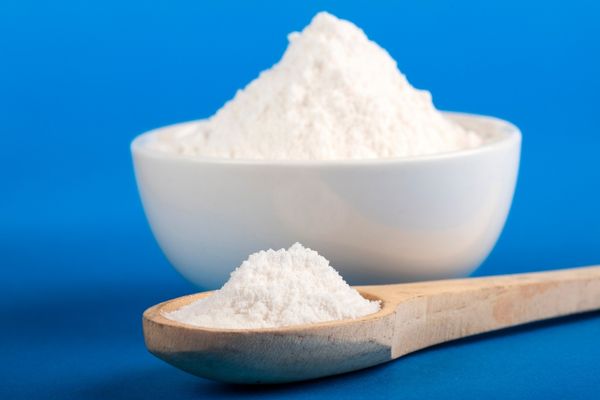 أمونيا غذائية Food-Grade Ammonia (E527) – مورد مكوّن خفيف التطاير