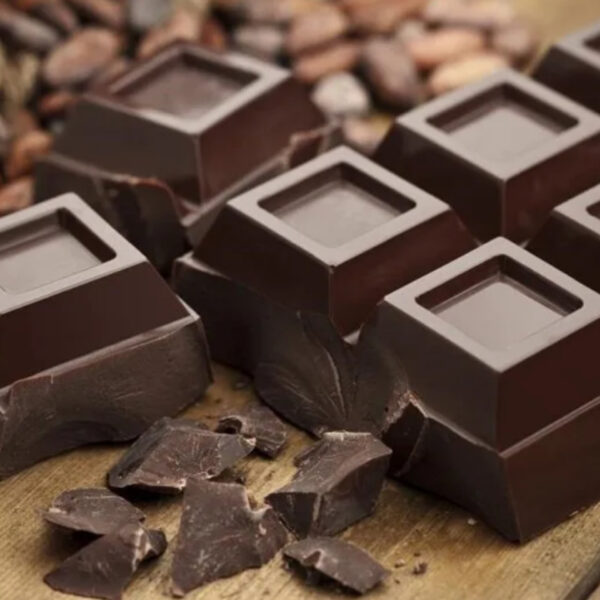 منع تكون خطوط بيضاء على الشوكولاتة الداكنة