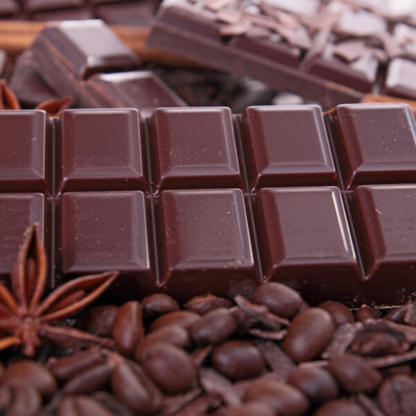 كم عدد حبوب الكاكاو اللازمة لصنع الشوكولاتة؟