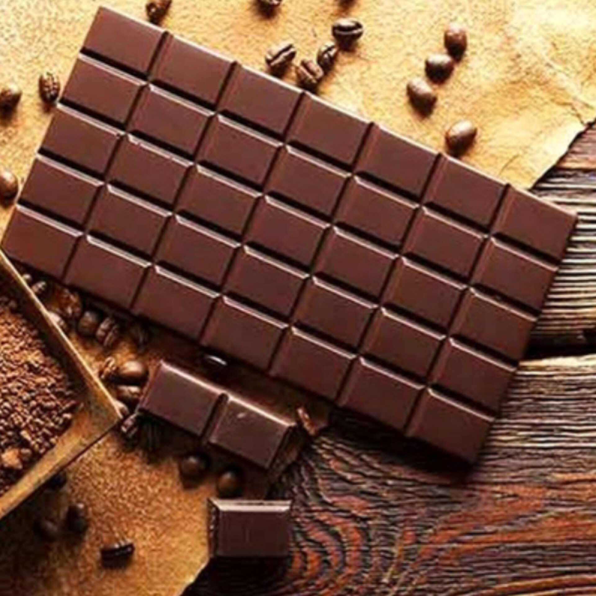 ما هي المكونات الرئيسية لقطعة الشوكولاتة؟
