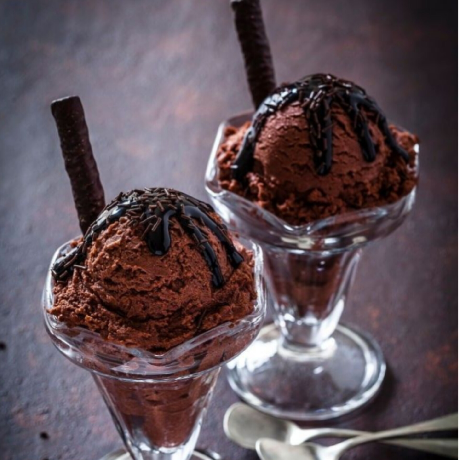 قائمة المكونات لصناعة آيس كريم الشوكولاتة الفاخر