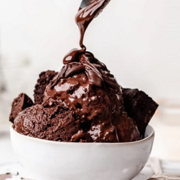 قائمة المكونات لصناعة آيس كريم الشوكولاتة الفاخر