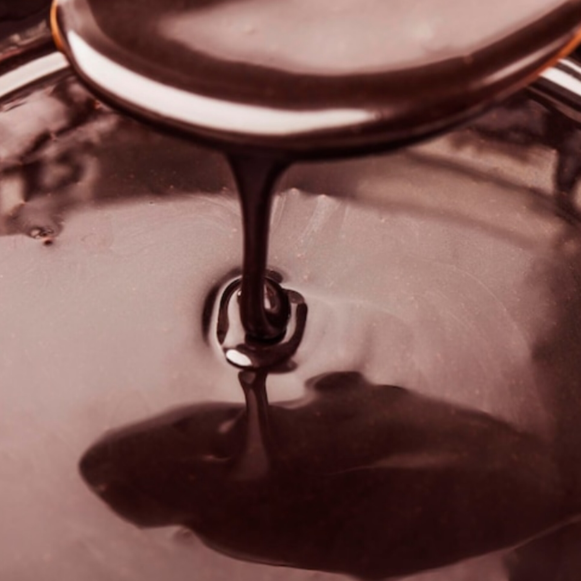 كيفية حل مشكلة ظهور القشرة البيضاء على الشوكولاتة