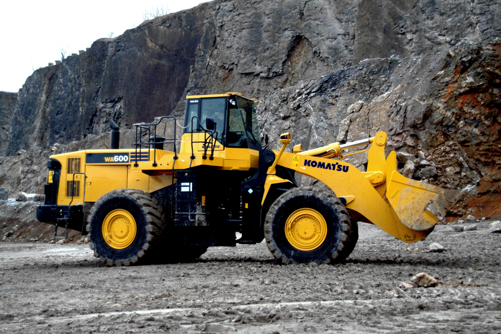 Komatsu WA 600 loader for sale in Türkiye