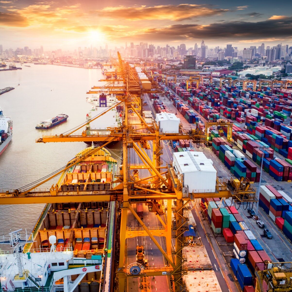 Dubai logistics and shipping