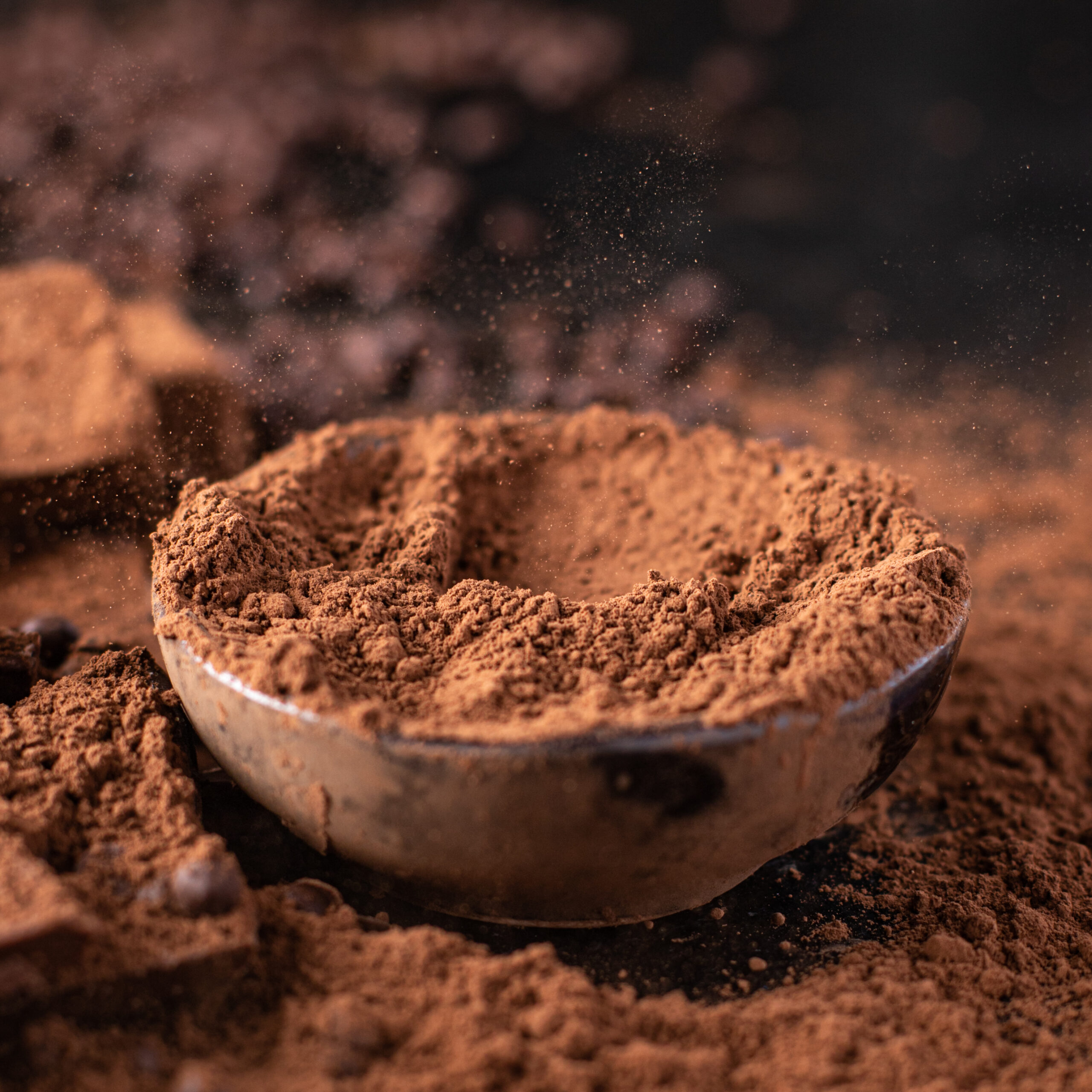 Alkalized cocoa powder for beverages