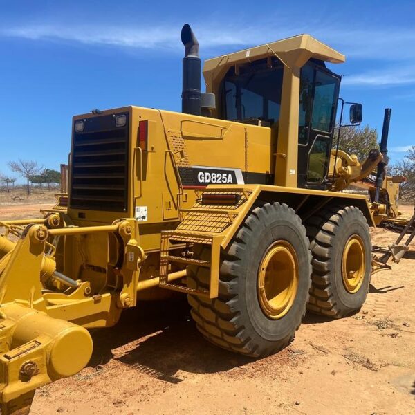 Hitachi Grader Model GD825A for Sale
