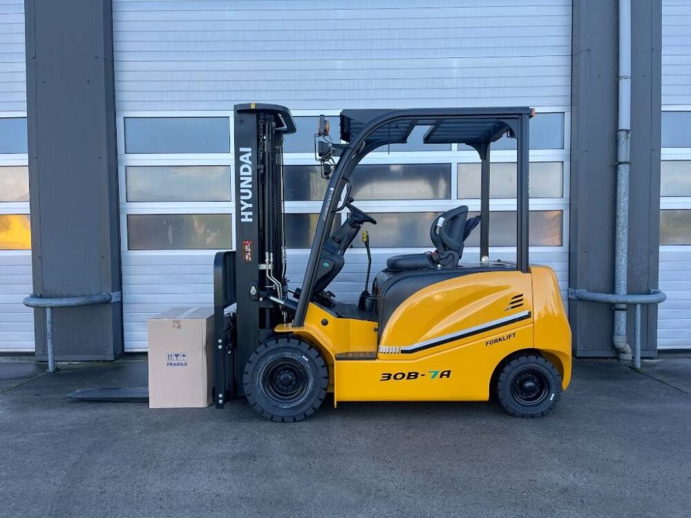 Hyundai 30B Electric Forklift