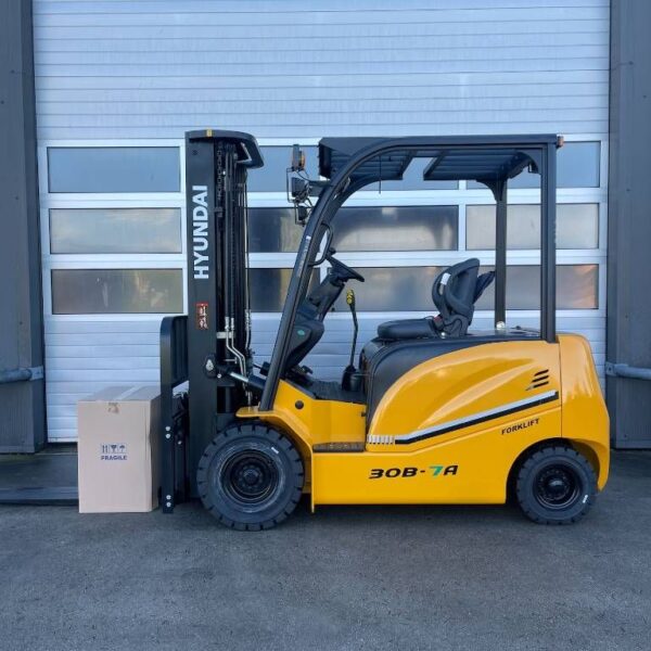 Hyundai 30B Electric Forklift