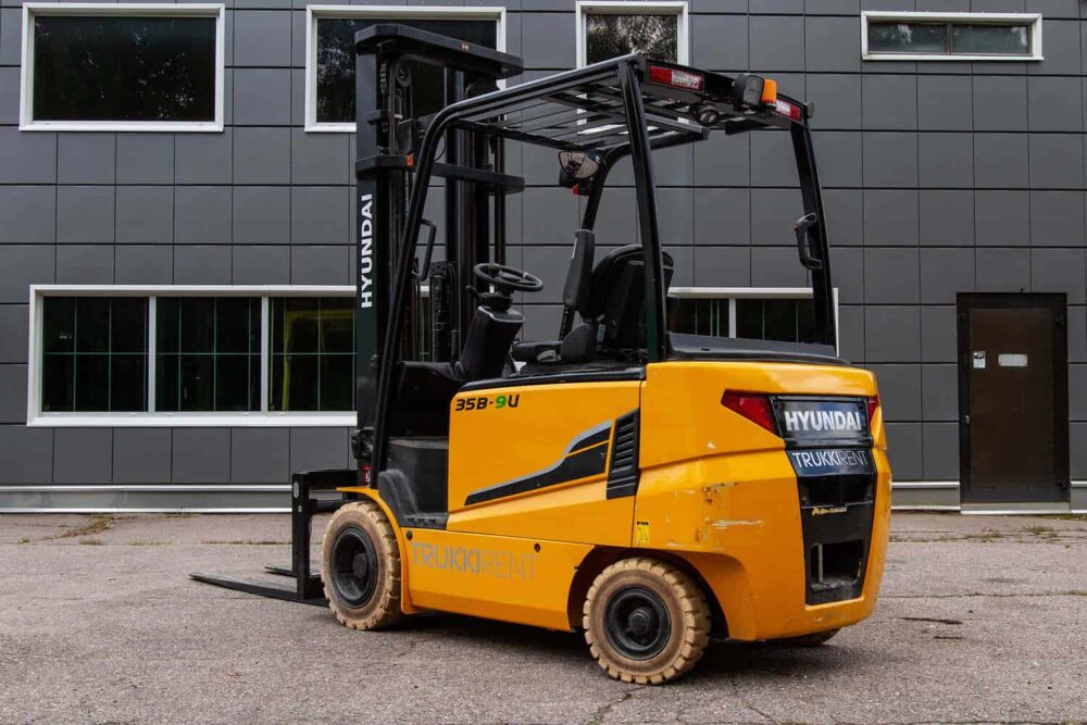 Hyundai 35B Electric Forklift