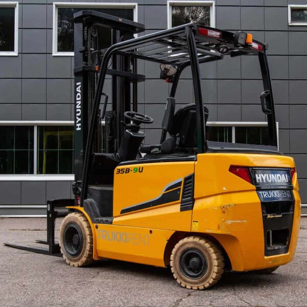 Hyundai 35B Electric Forklift