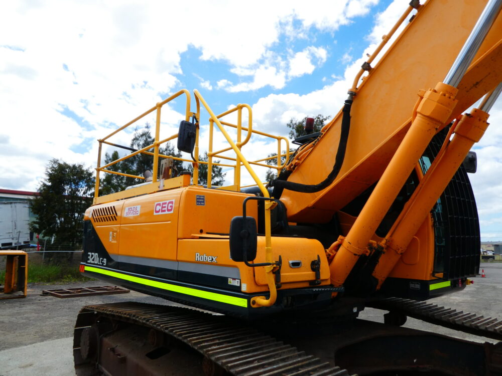 Hyundai R320LC Excavator for Sale
