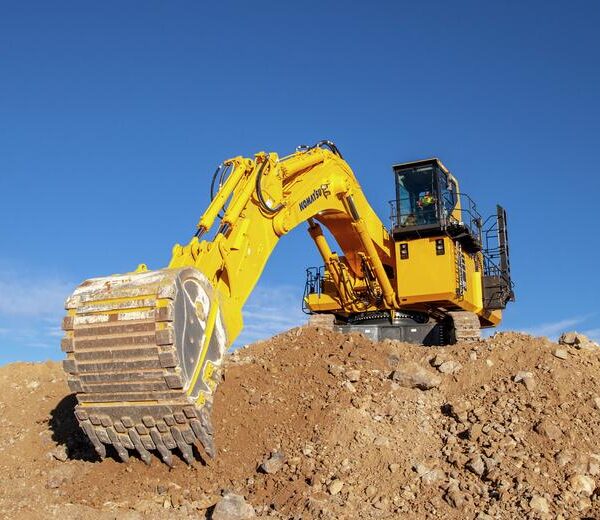 Komatsu Excavator PC2000-11