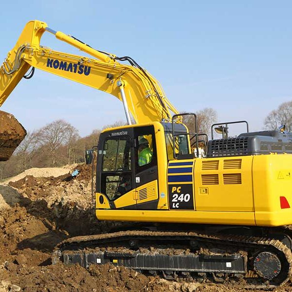 Komatsu Excavator PC240LC-11