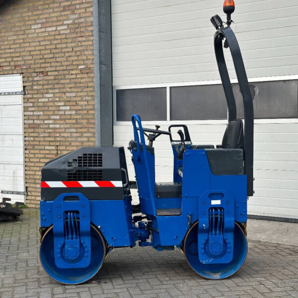 Komatsu JW30 Pneumatic Roller