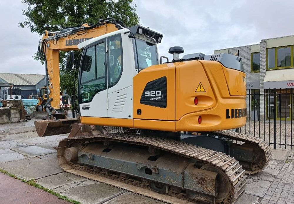 Liebherr Excavator Model R 920 for Sale