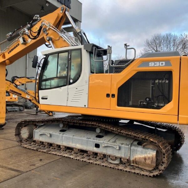 Liebherr Excavator Model R 930 for Sale