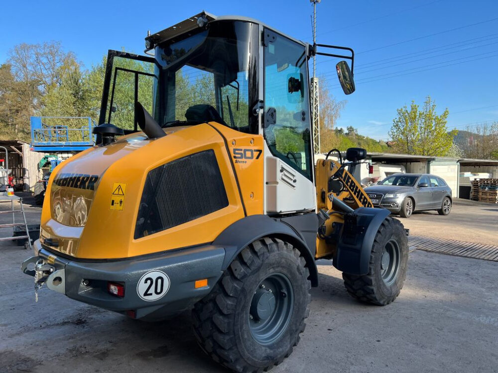 Liebherr Loader Model L 509 Stereo for Sale