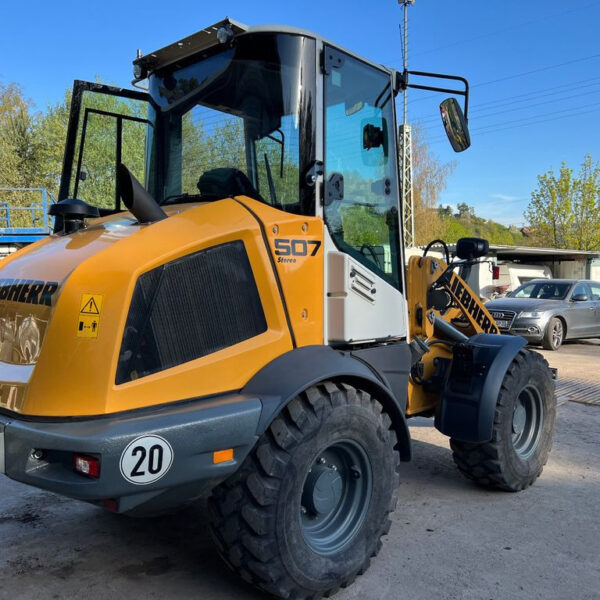 Liebherr Loader Model L 509 Stereo for Sale