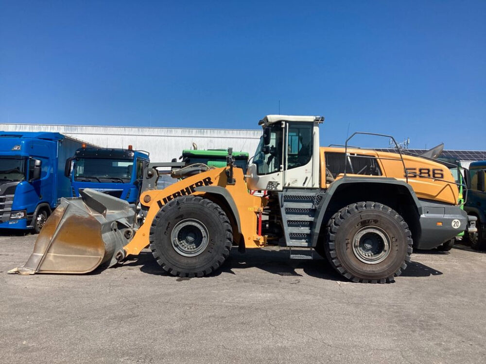 Liebherr Loader Model L 586 for Sale