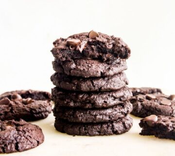 Alkalized cocoa powder for cookies