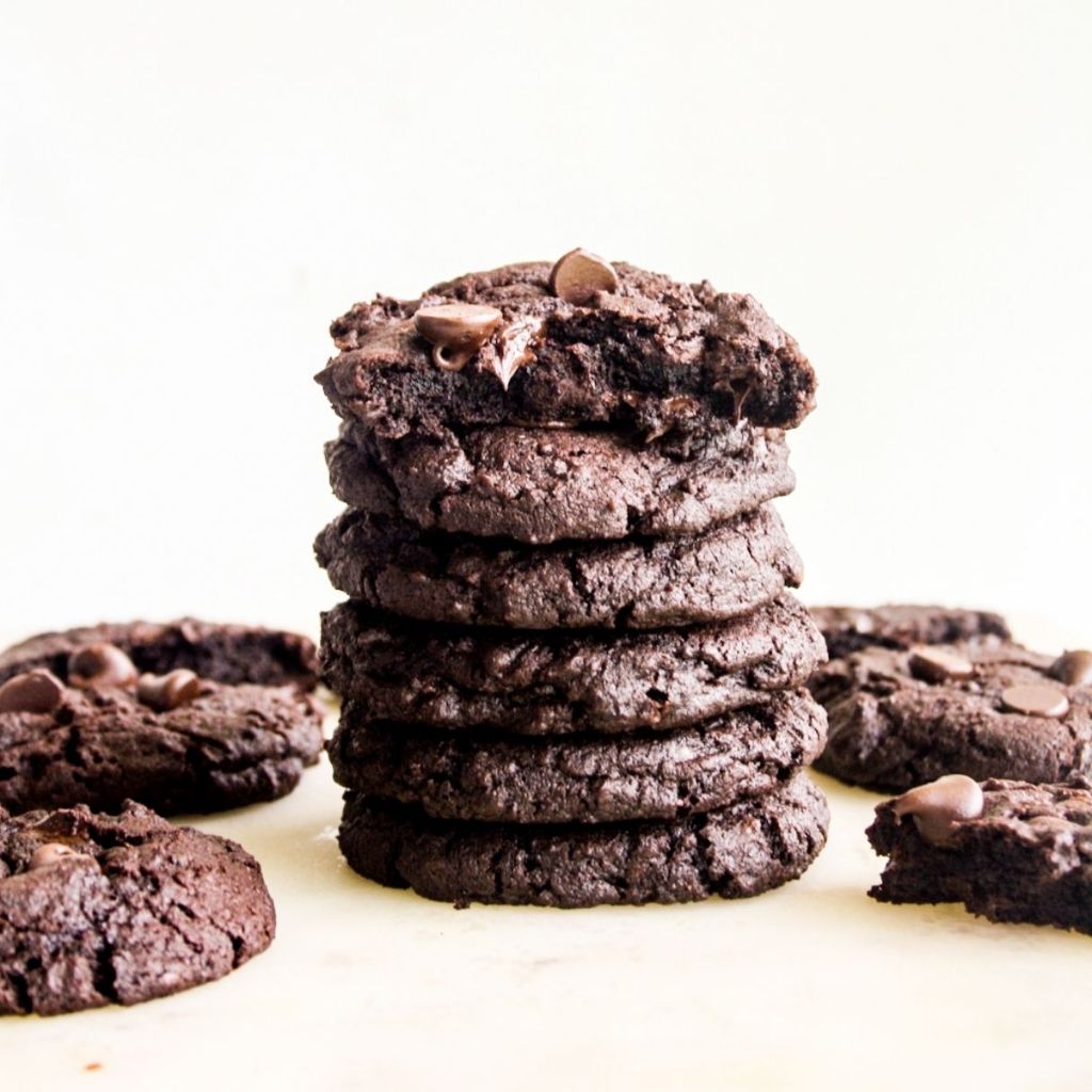 Alkalized cocoa powder for cookies