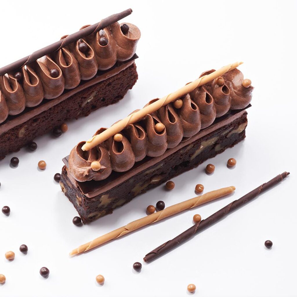 Chocolate Pencils – Callebaut Cake Decor Supplier