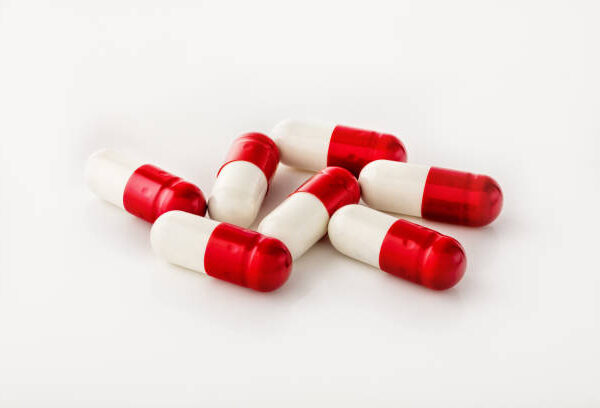 Manufacturer of Two-Color Red/White Capsules