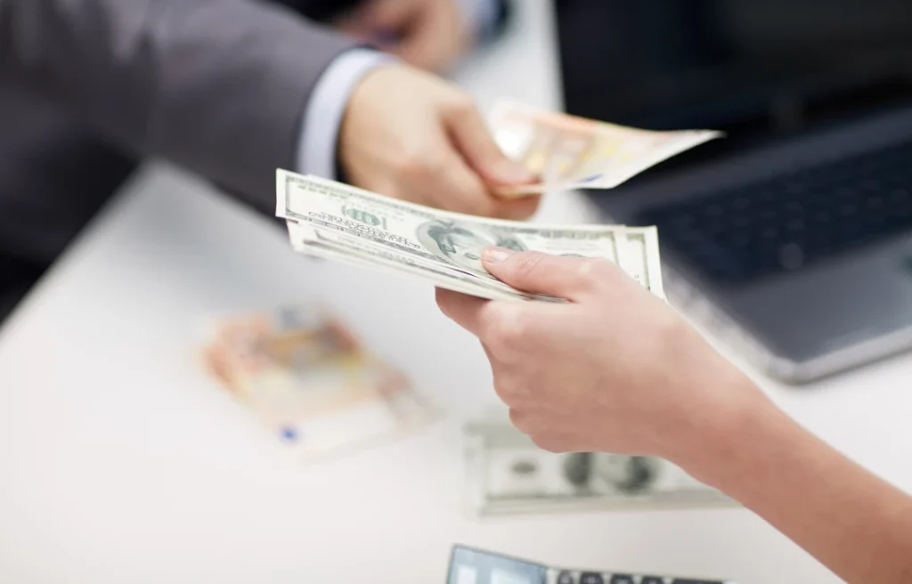 Managing Currency Risk and Exchange Rate Fluctuations When Importing from TÜRKİYE