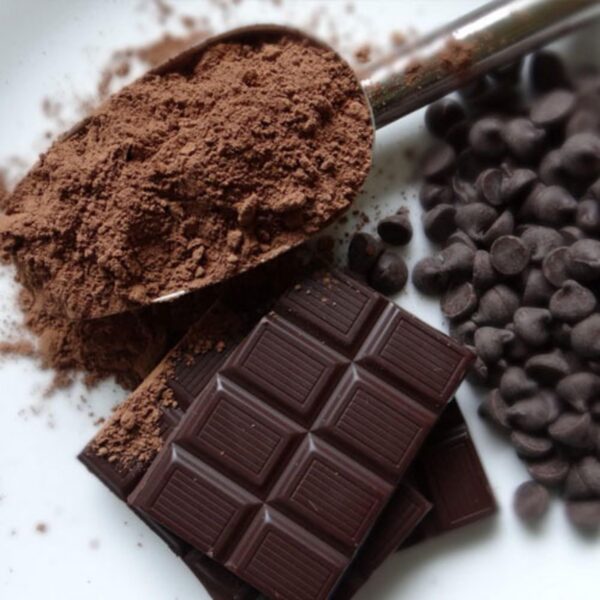 How does cocoa powder color affect production cost?