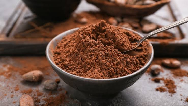 Can blending different cocoa powders optimize usage?