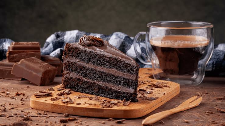 How consistent cocoa color improves production stability?