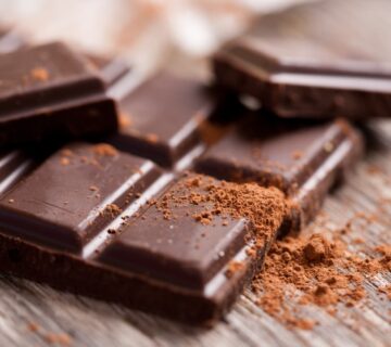 Air Bubbles and Pinholes in Chocolate Bars