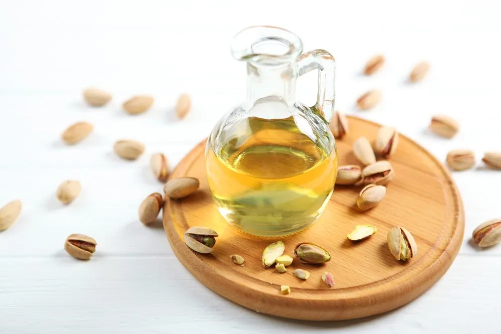 Pistachio kernel oil
