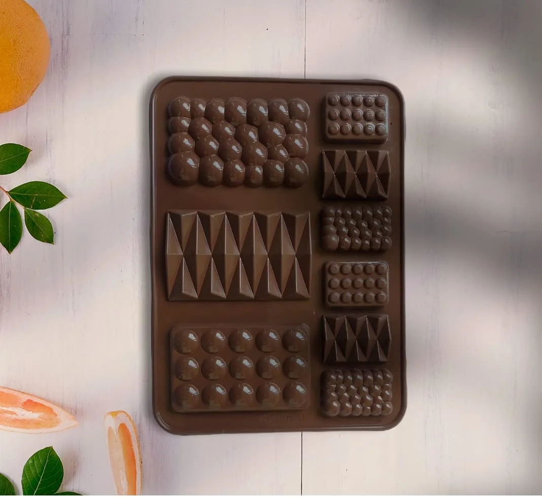Imported supply of molding-grade CBS (34–37°C) for chocolate making.