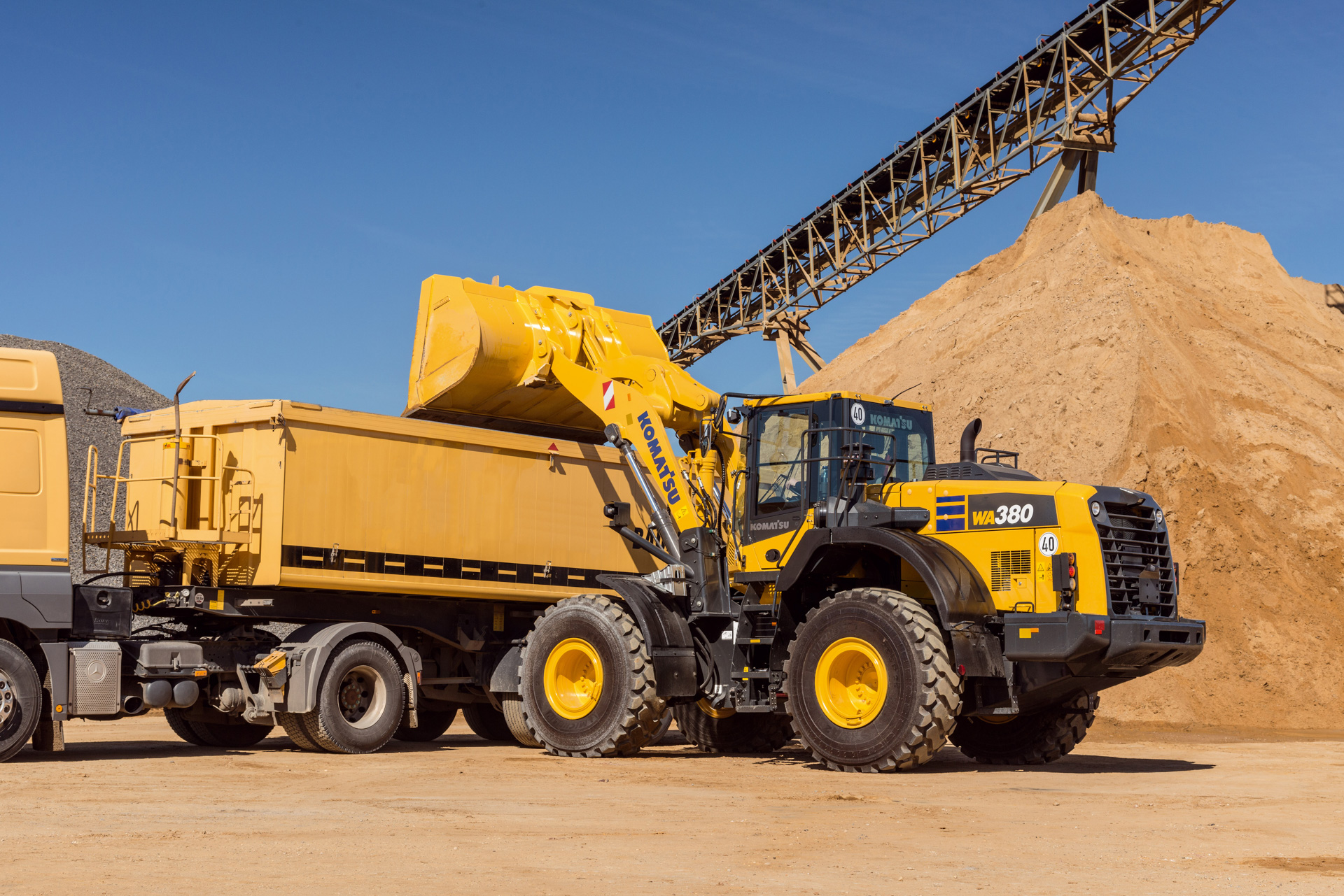 Komatsu WA380-8 Loader