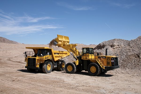 Komatsu WA600 Loader