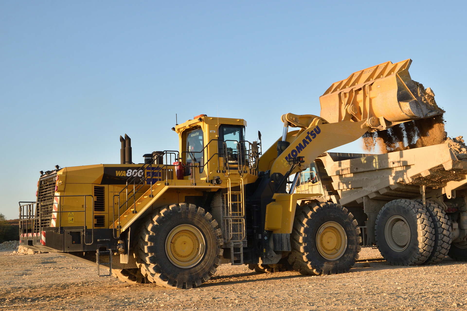 Komatsu WA800 Loader