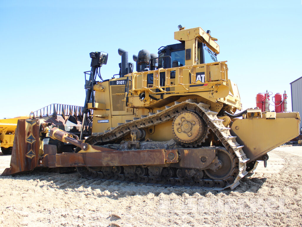 بولدوزر بزرگ کاترپیلار Caterpillar D10T2