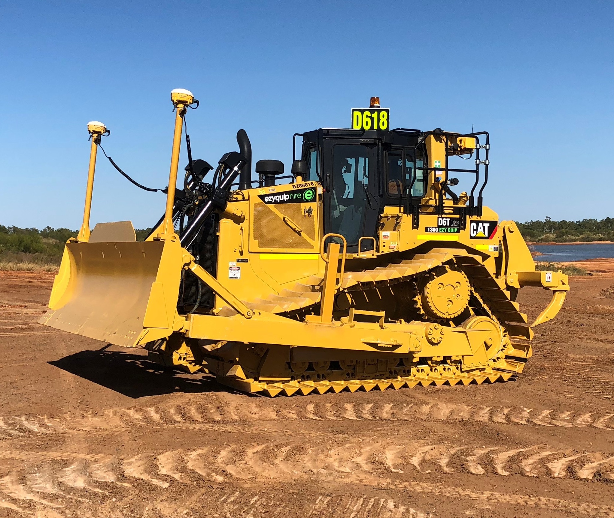 بولدوزر متوسط کاترپیلار Caterpillar D6T