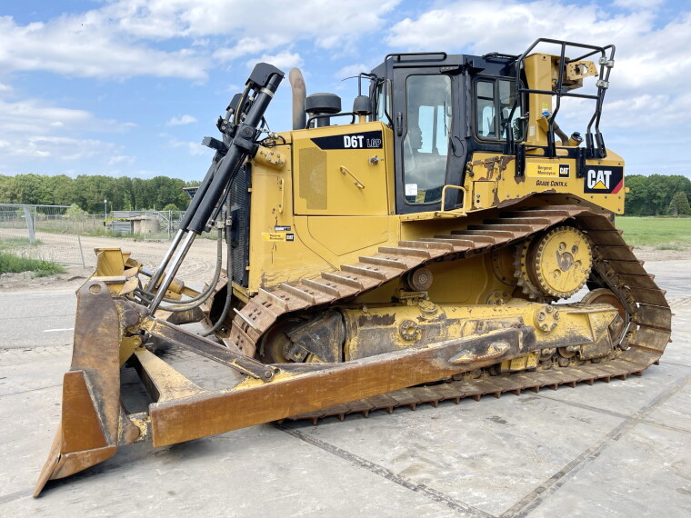 بولدوزر متوسط کاترپیلار Caterpillar D6T