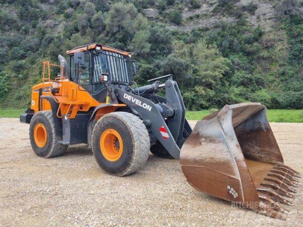 فروش لودر چرخ‌لاستیکی DL300 دوسان Doosan