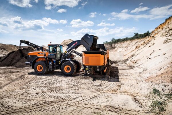 فروش لودر چرخ‌لاستیکی DL420 دوسان Doosan