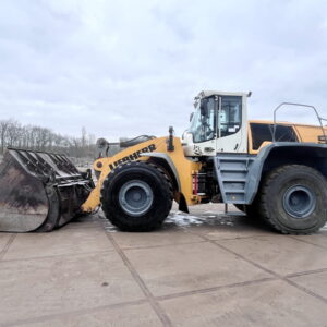 لودر چرخ‌لاستیکی L 586 لیبهر Liebherr