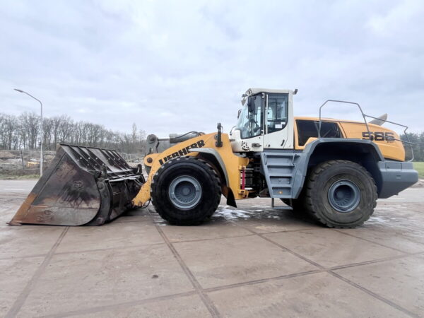 لودر چرخ‌لاستیکی L 586 لیبهر Liebherr