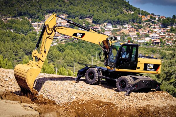 کاترپیلار Caterpillar بیل مکانیکی چرخ‌لاستیکی M322