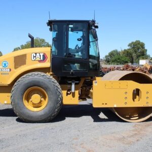 کاترپیلار Caterpillar غلتک ویبره‌ای CS68B