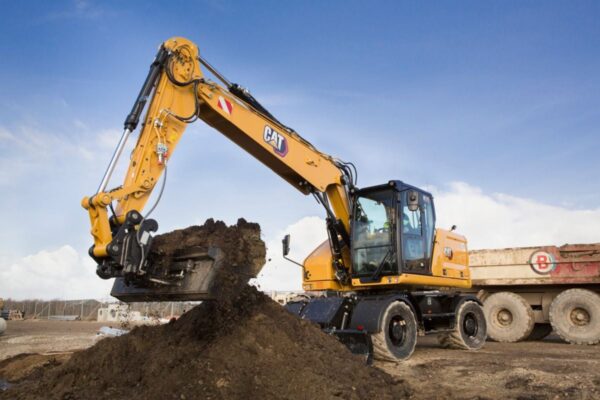 کاترپیلار Caterpillar بیل مکانیکی چرخ‌لاستیکی M318